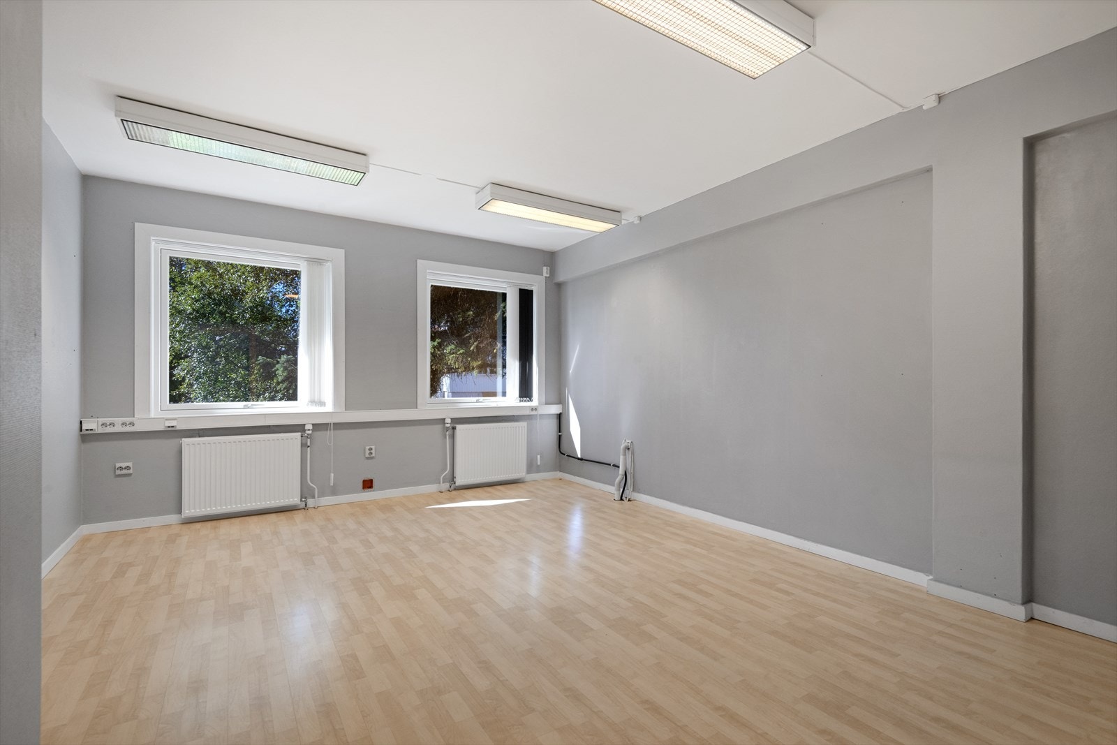 Lokaler, kontorer i første etasje med inngang fra baksiden Galleribilde