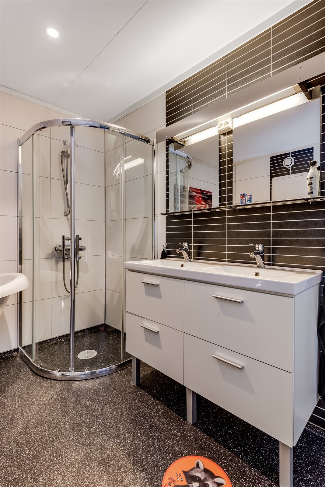 Bad i leilighet toppetasje Galleribilde