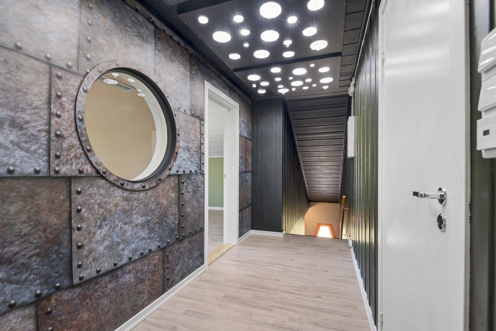 Gang i leilighet toppetasje Galleribilde