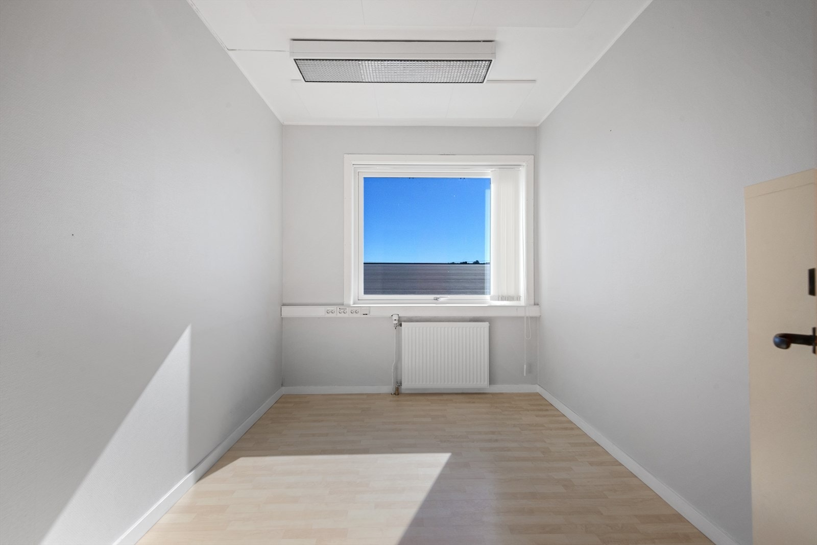 Lokaler, kontorer i første etasje med inngang fra baksiden Galleribilde