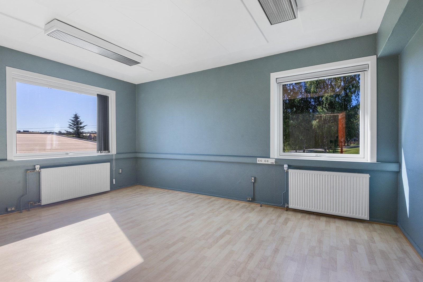 Lokaler, kontorer i første etasje med inngang fra baksiden Galleribilde