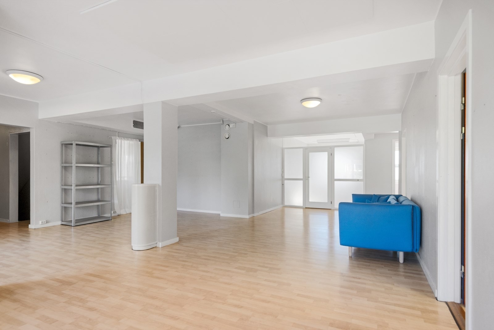 Lokaler, kontorer i første etasje med inngang fra baksiden Galleribilde