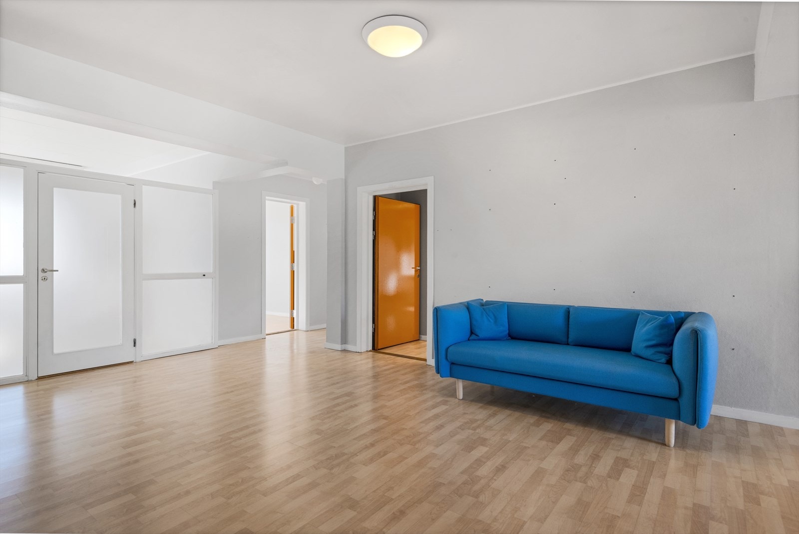 Lokaler, kontorer i første etasje med inngang fra baksiden Galleribilde