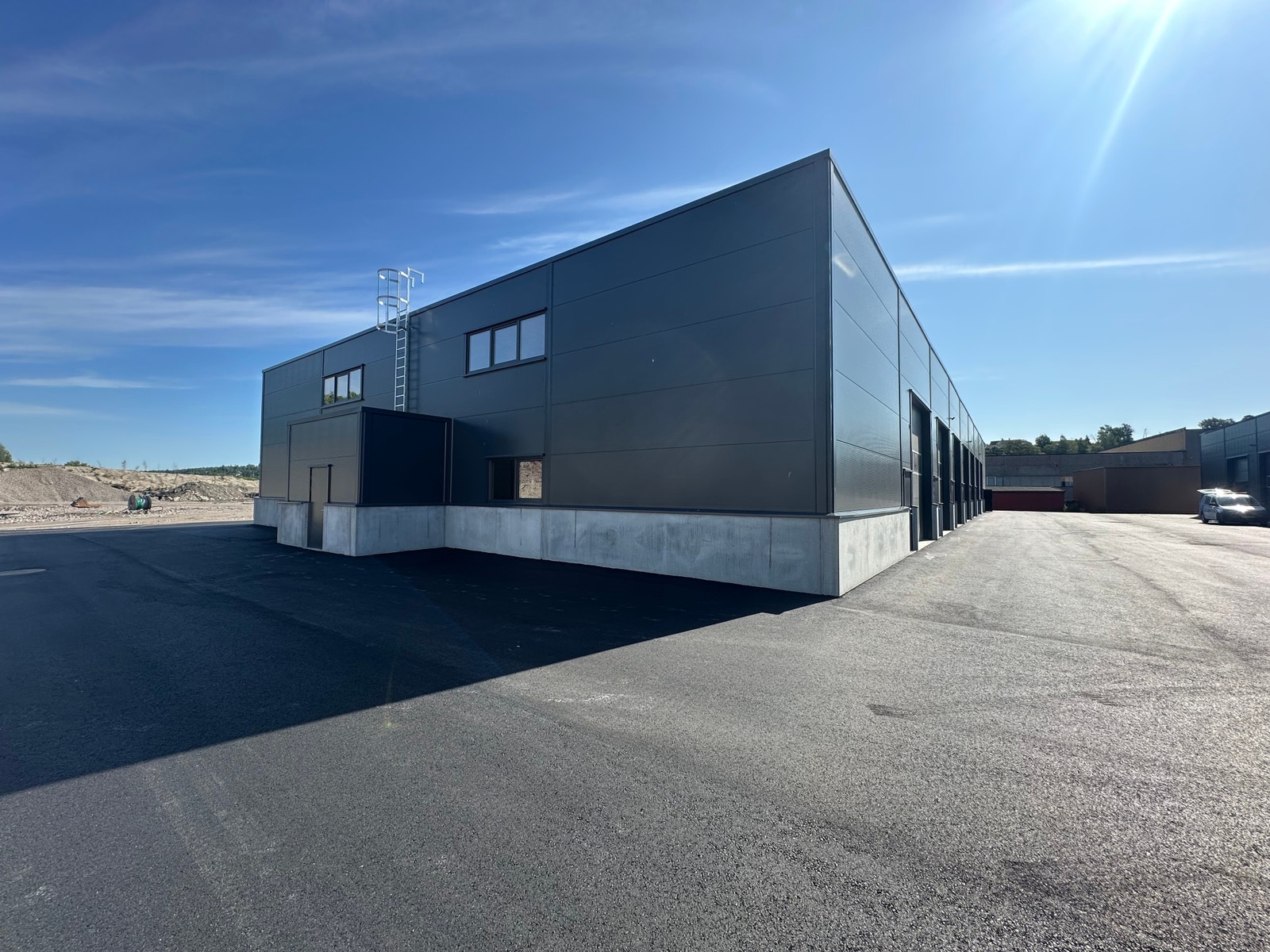 Det er teknisk rom i enden av byggene hvor alle størm og vannmålere er montert. Galleribilde