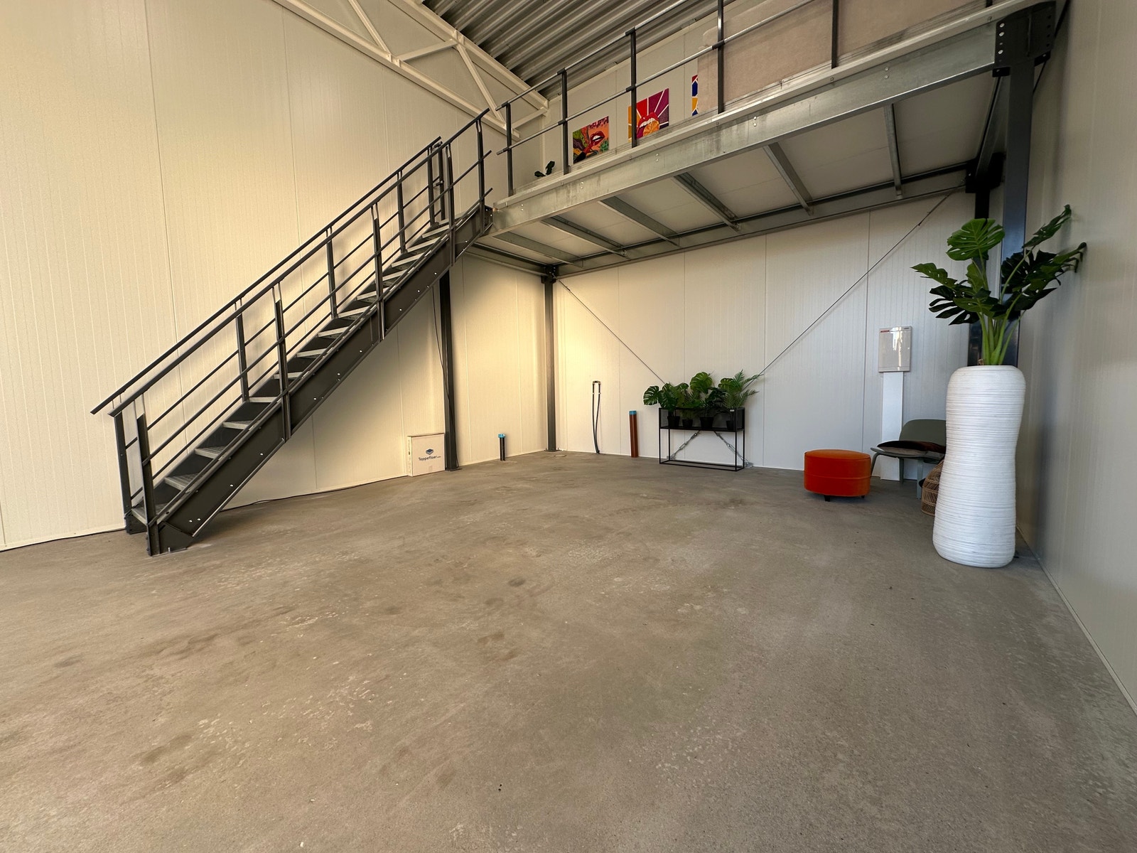 Eksempel på innredet mesanin i 72 kvm seksjon. Denne mesanin er ca. 14,5 kvm og kan monteres uten å søke. Galleribilde