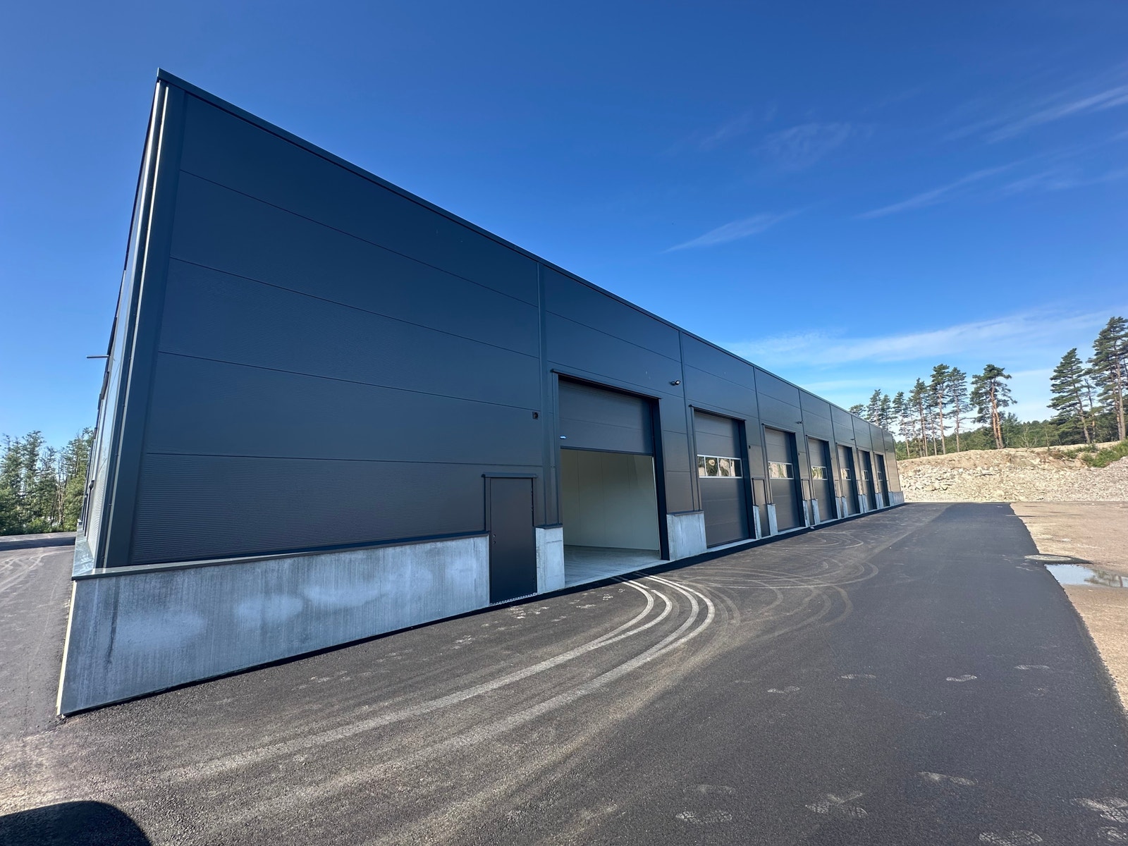 Det er mulig å parkere foran egen seksjon (begrenset til 5 meter fra port), når du oppholder deg i seksjonen. Galleribilde