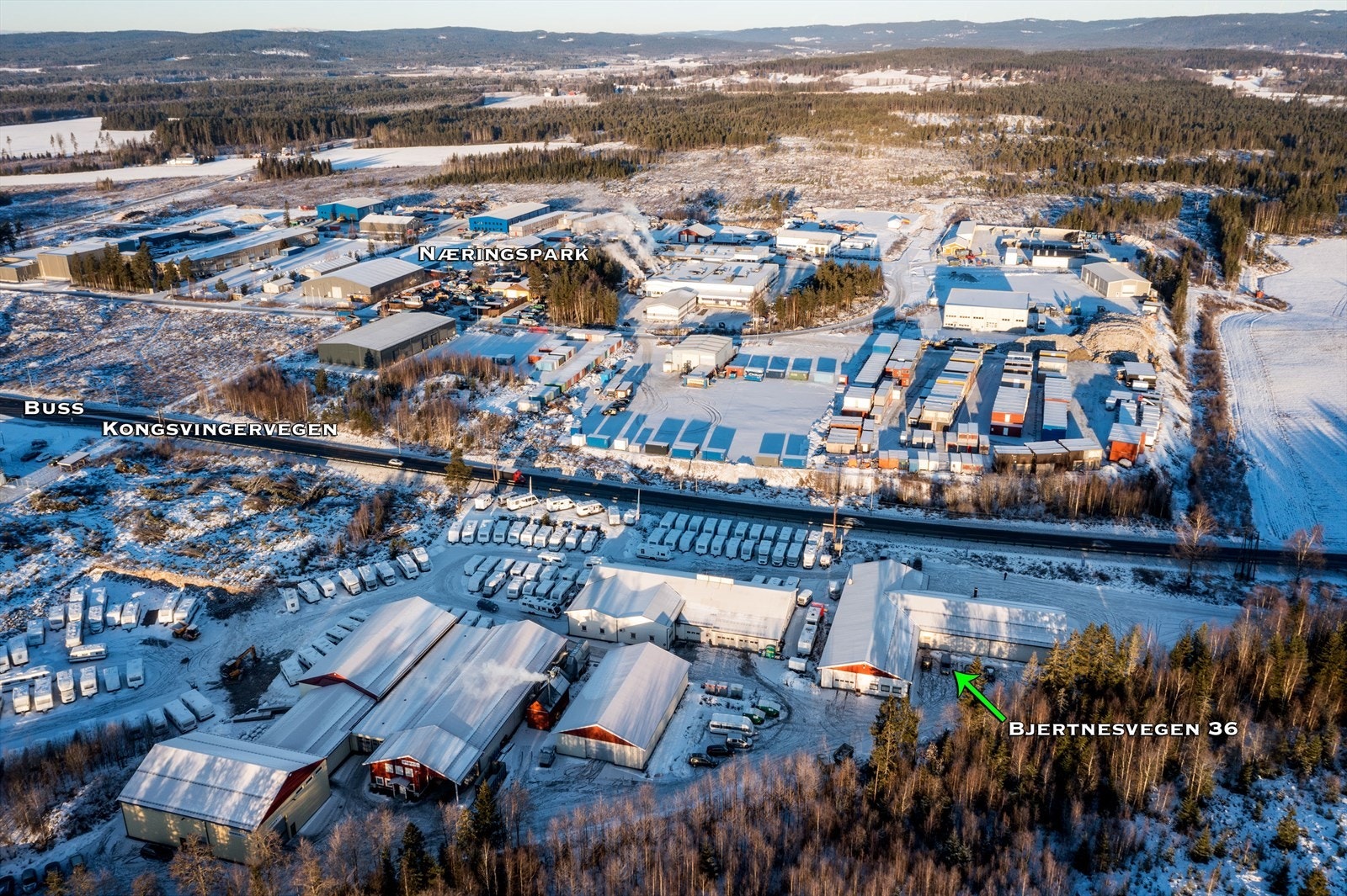 Amfi Eurosenter på Vormsund ligger 10 min unna, og inneholder en rekke butikker, serveringssteder og kontorer. Galleribilde