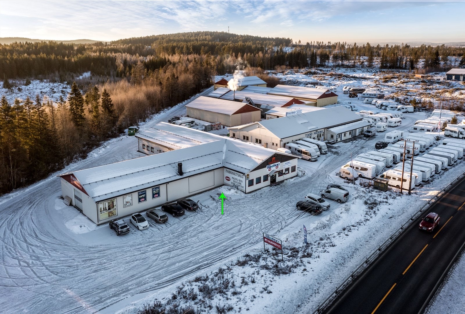 Området har god adkomst til på- og avkjøring til E16 med gode transportforhold både mot Oslo og og Kongsvinger. Kjørestrekning til Oslo sentrum er ca 61 km, Kongsvinger ca 32 km og Oslo Lufthavn Gardemoen ca 41 km. Galleribilde