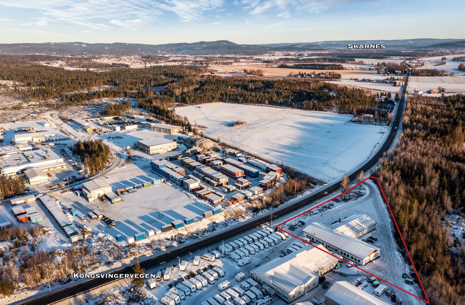 Det er 13 min til Skarnes med Parken Kjøpesenter, matbutikker og togstasjon Galleribilde
