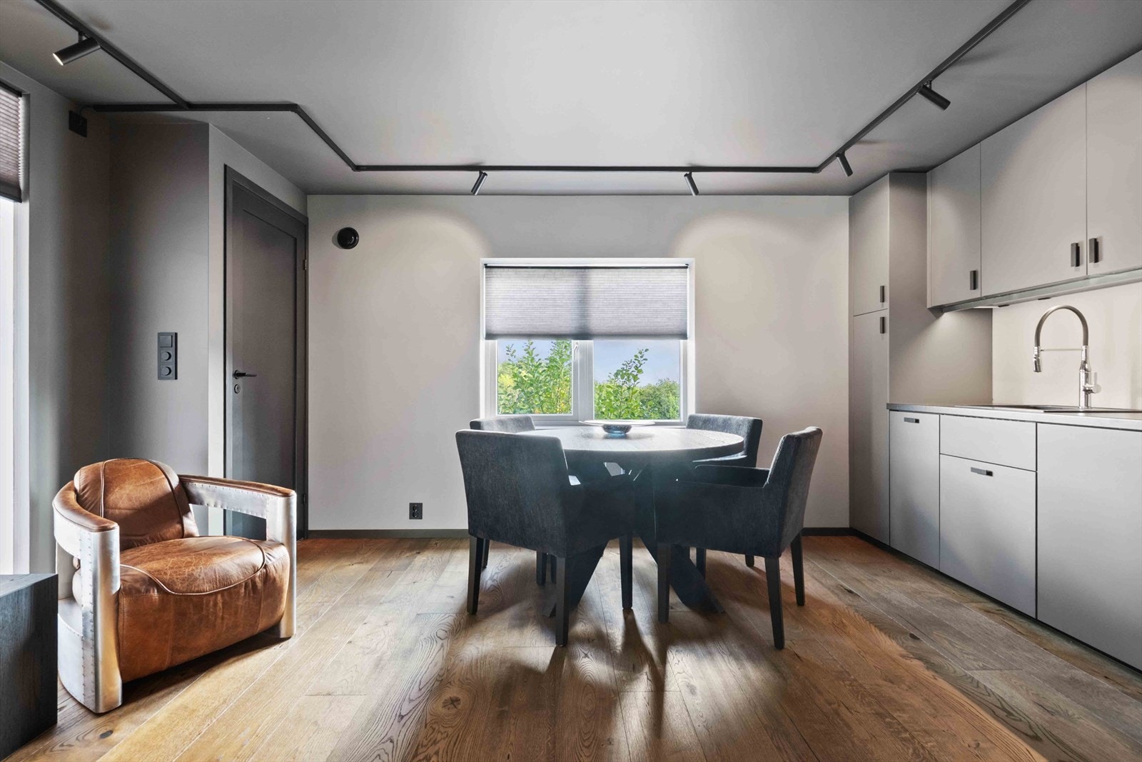 033.jpg Galleribilde