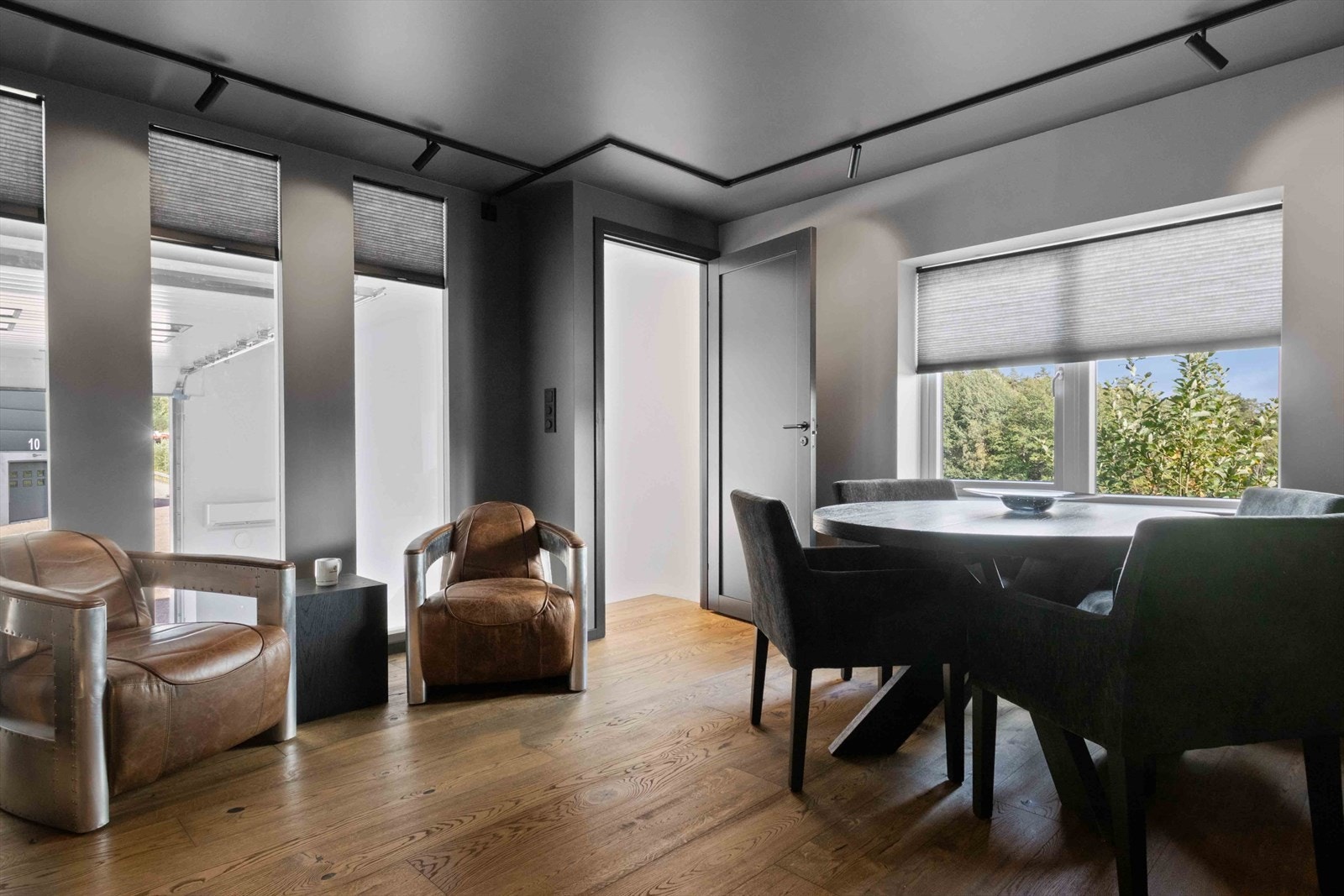 050.jpg Galleribilde