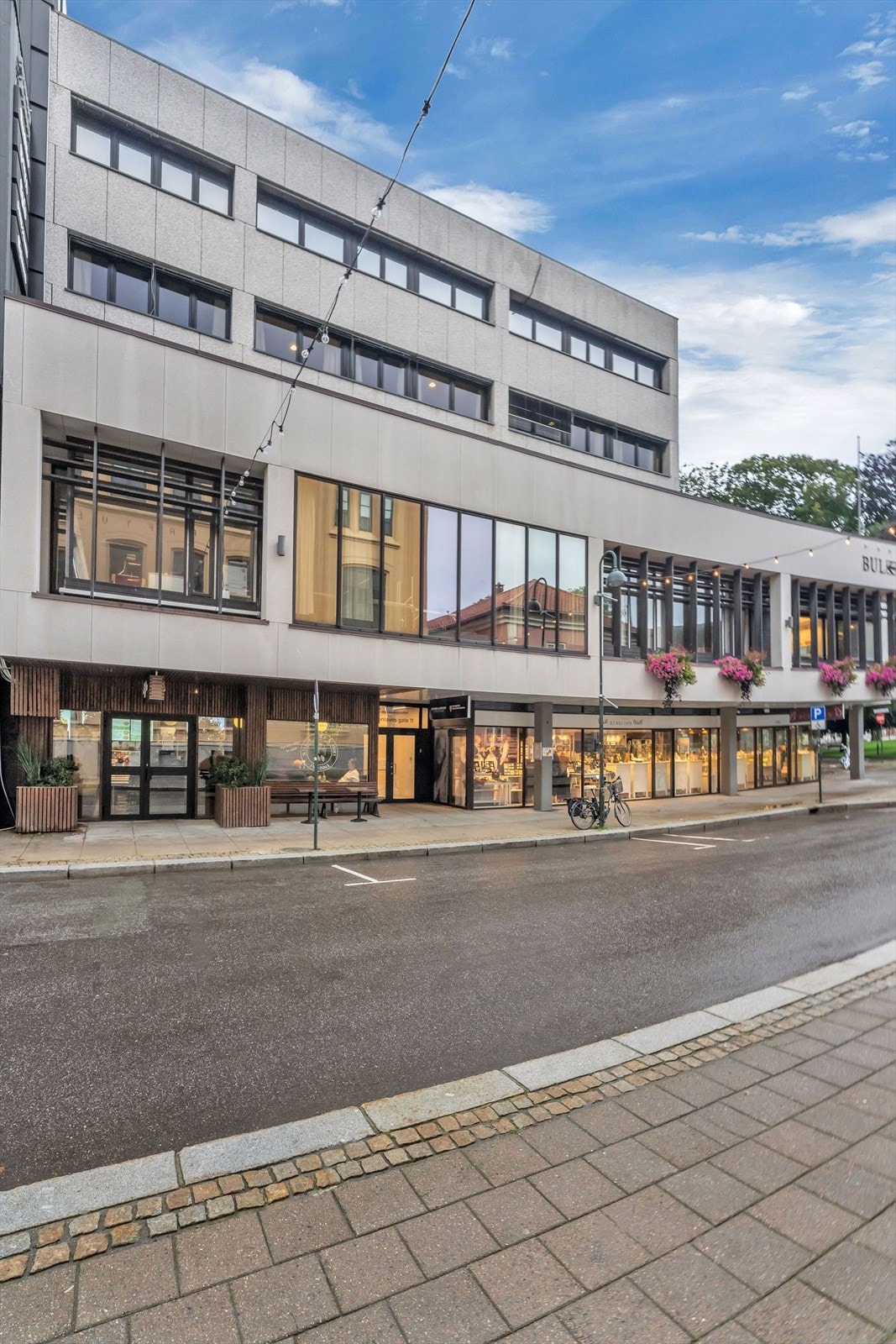 Inngangsparti - mellom will.i.juice og Berghlin Galleribilde