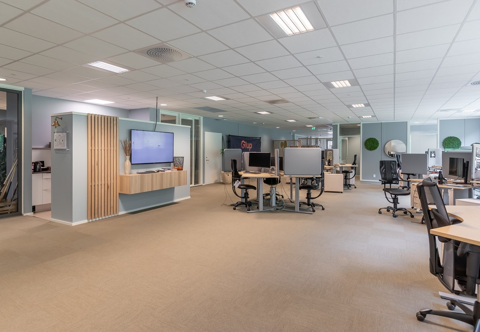 Åpne landskap og cellekontorer kan tilpasses leietakers behov Galleribilde