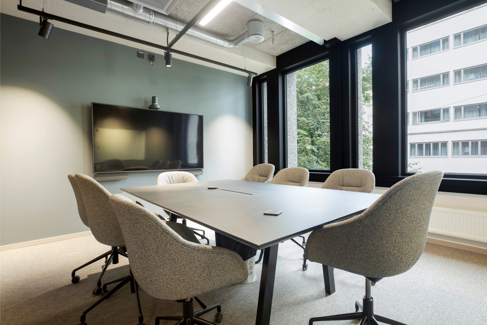 Lokalet har en god blanding av åpne løsninger, teamsrom, stillerom og møterom. Galleribilde