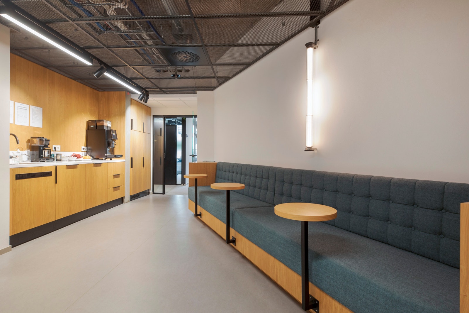 Hyggelig sosial sone m/ tekjøkken. Galleribilde