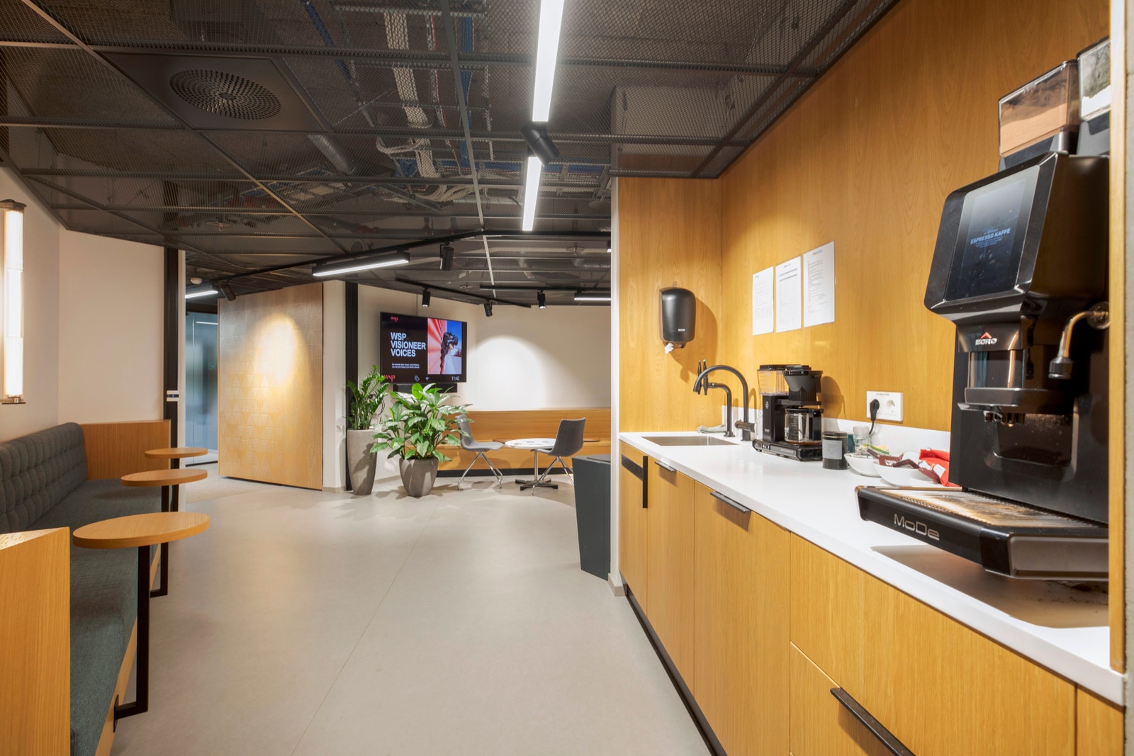 Hyggelig sosial sone m/ tekjøkken. Galleribilde