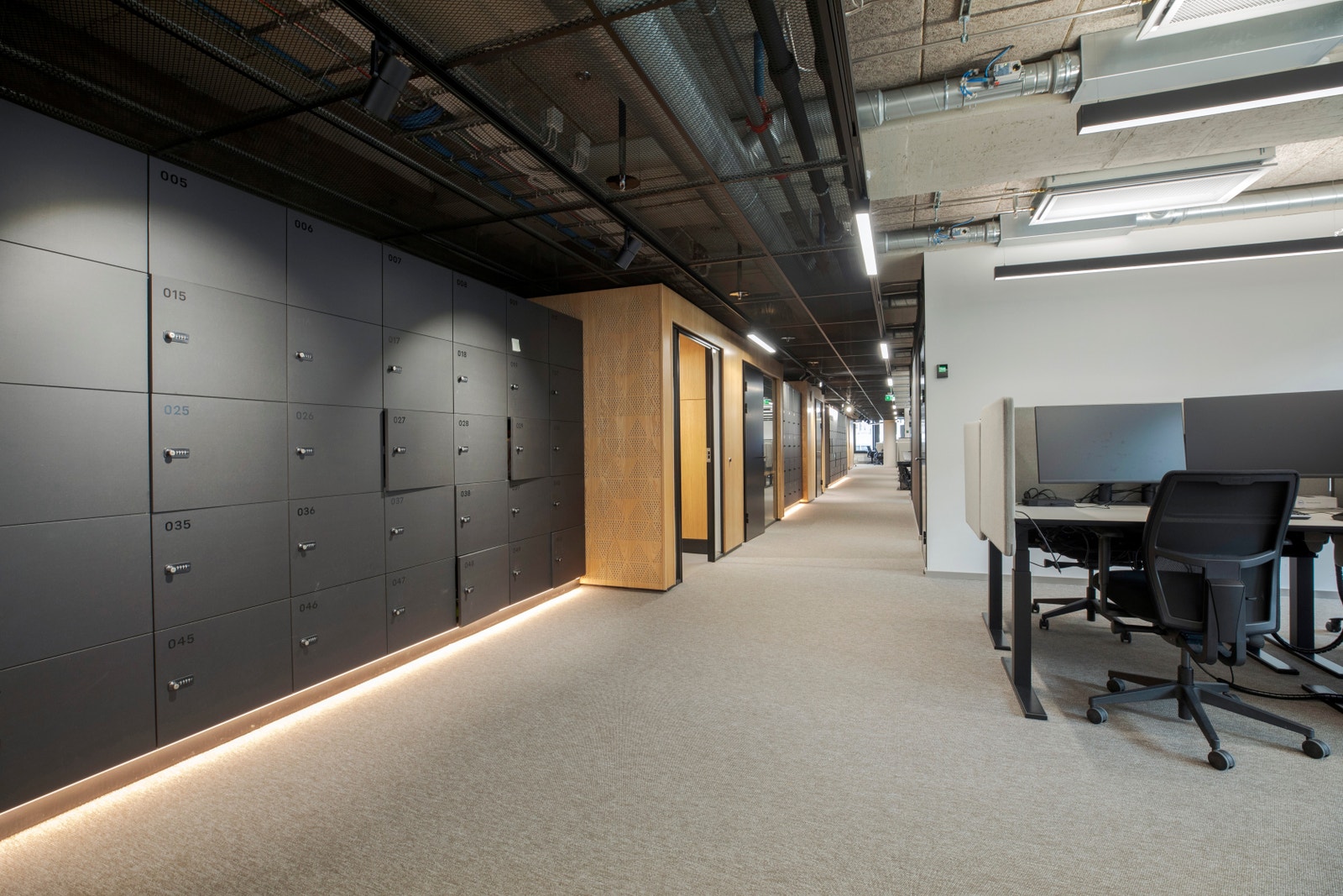 Lokalet har en god blanding av åpne løsninger, teamsrom, stillerom og møterom. Galleribilde