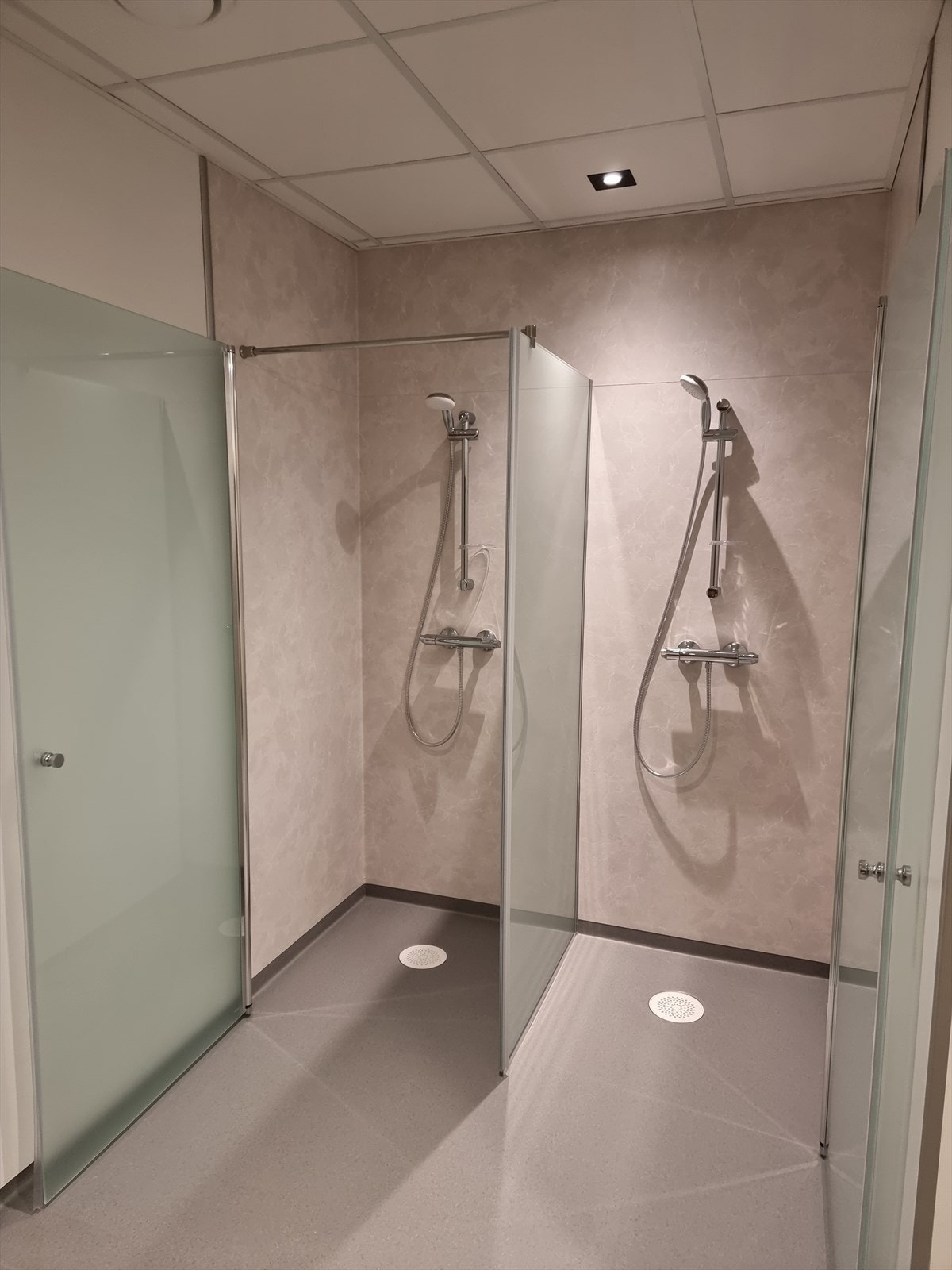 Dusj i garderobe Galleribilde