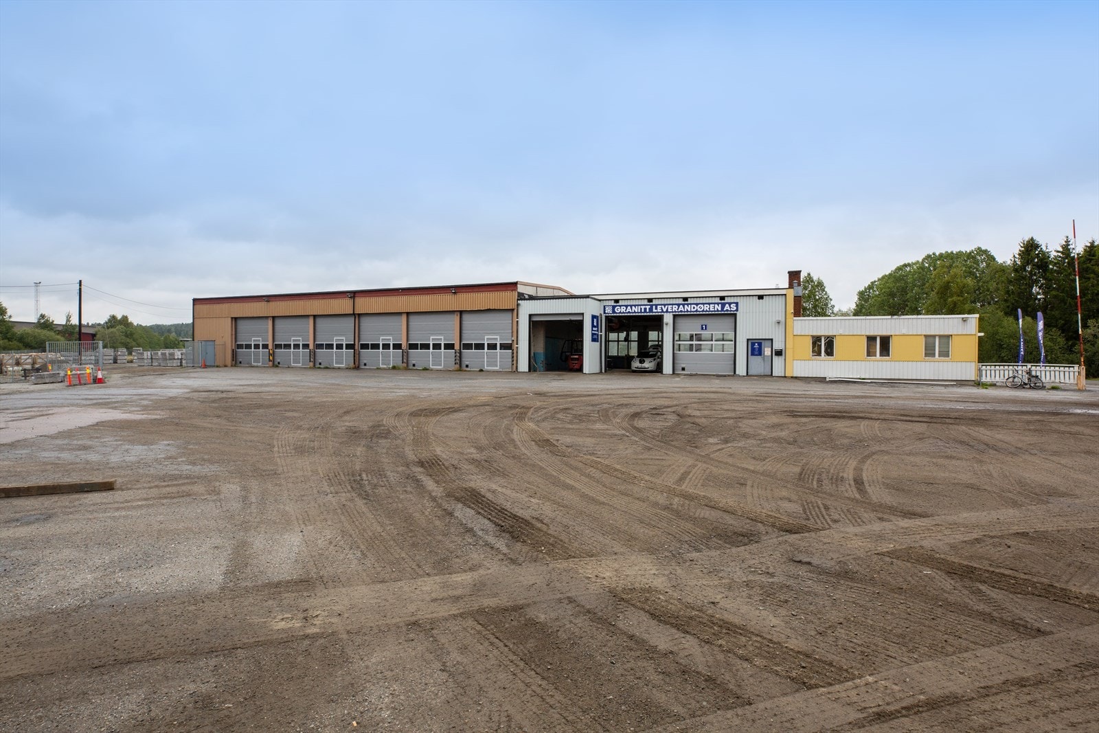 Kontorer, verksted , vaskehall og garasjer Galleribilde