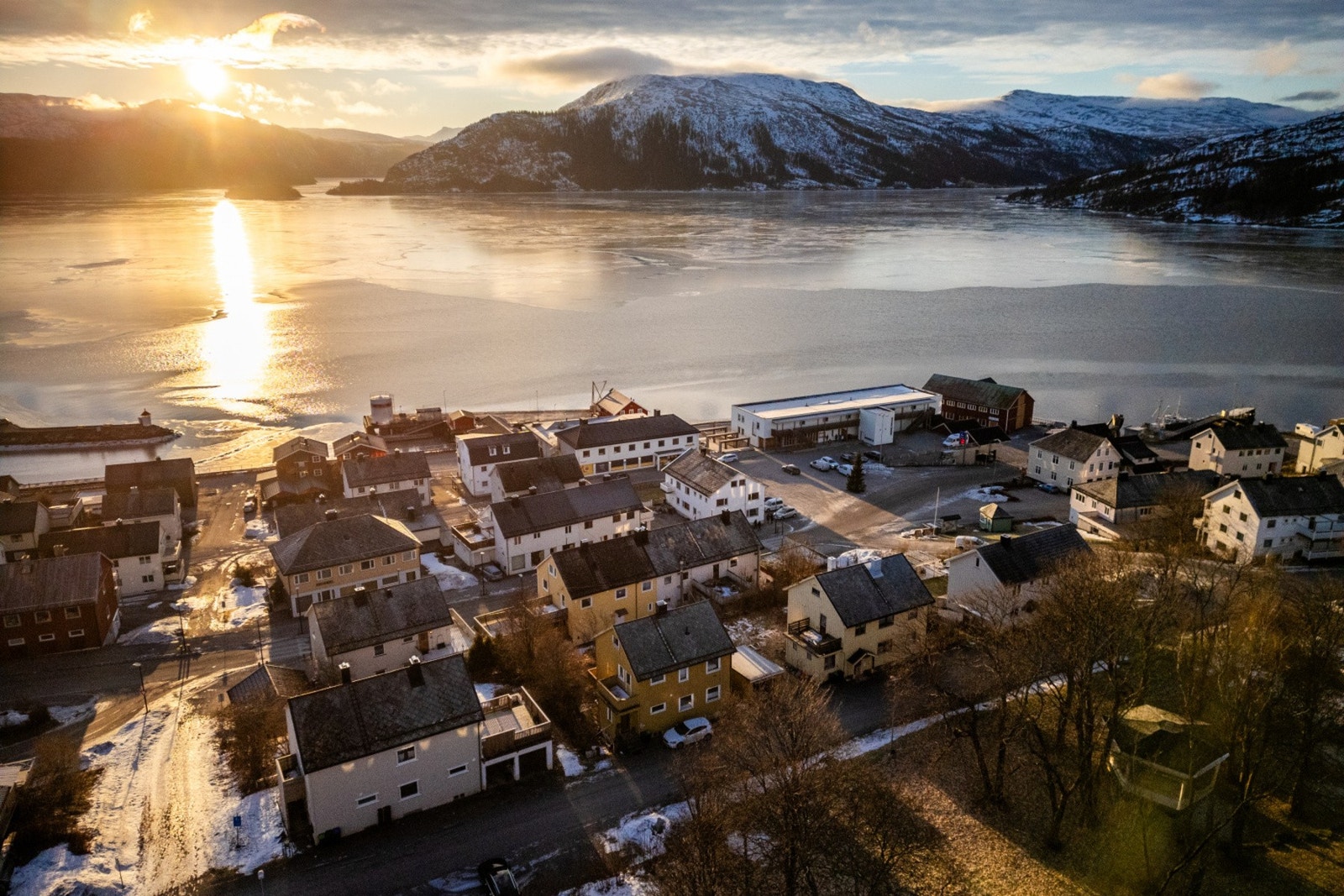 Hemnesberget er et populært område for de som ønsker å bo i rolige omgivelser med nærhet til vakre naturområder Galleribilde