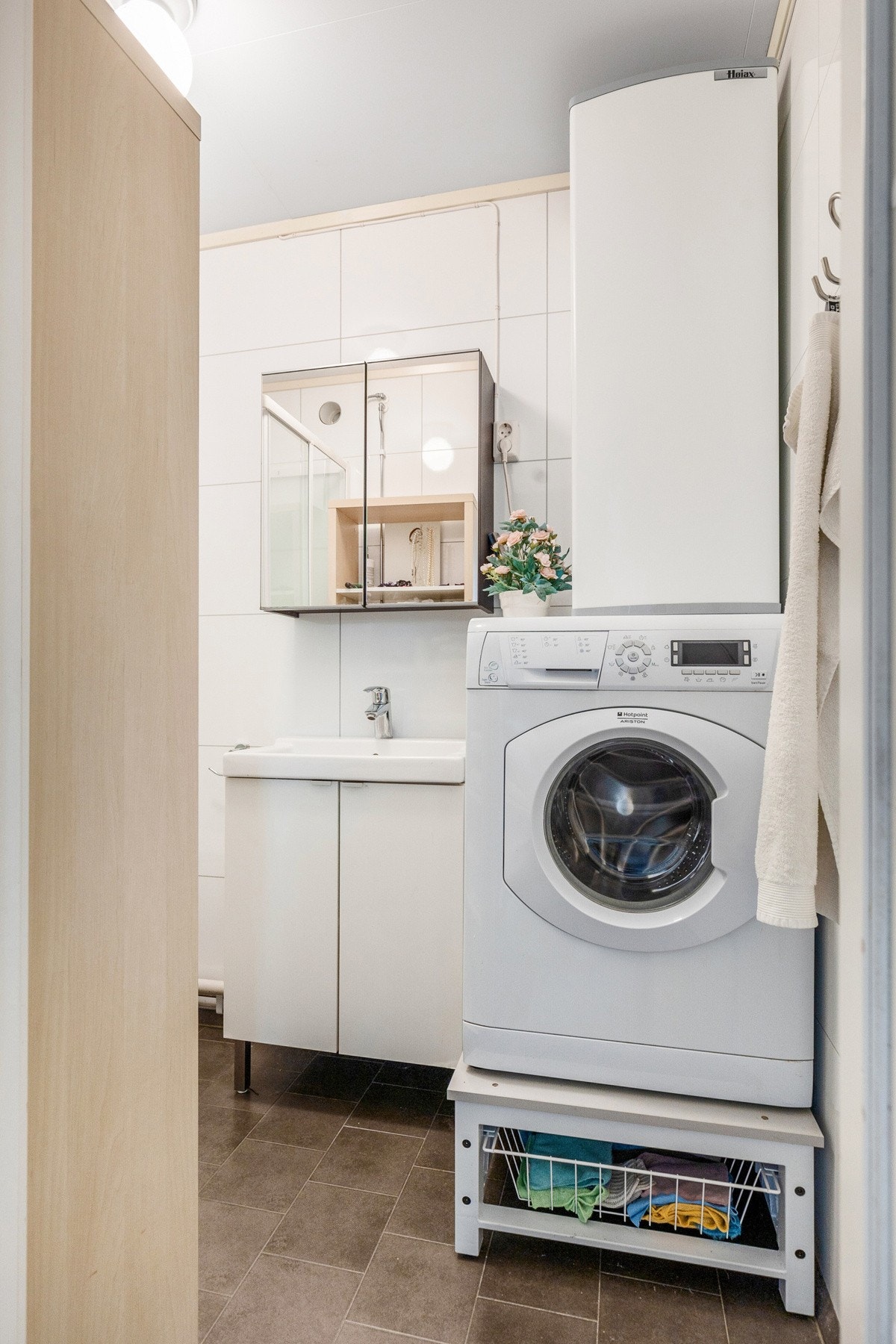 Baderommet har opplegg for vaskemaskin Galleribilde