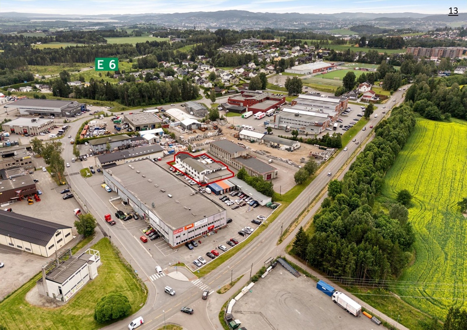 Kombinasjonsbygg bestående av lager/verksted og kontor sentralt beliggende på Skedsmokorset. Galleribilde
