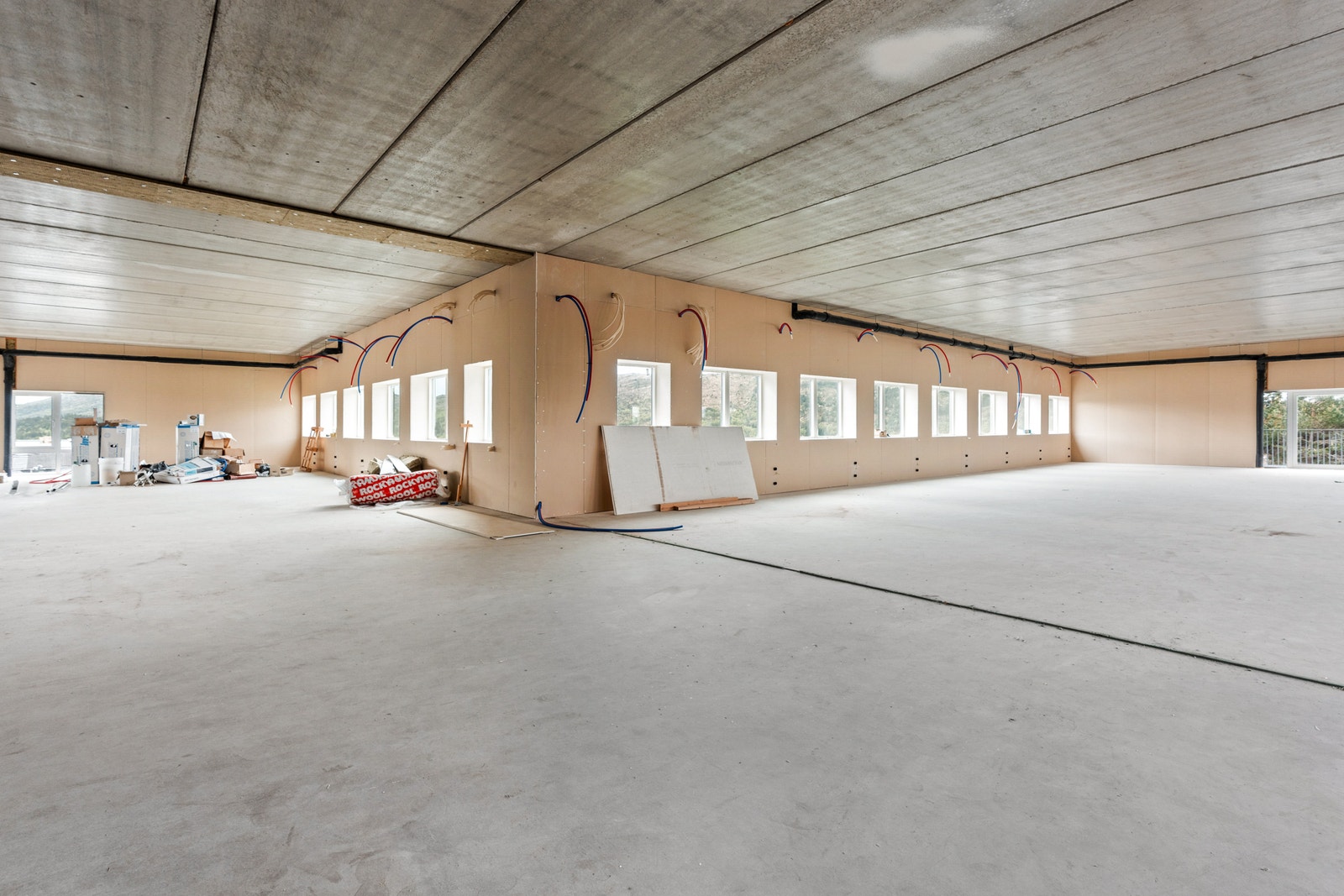 Lokaler klar for tilpasning, godt lysinnslipp. Åpent og funksjonelt. Galleribilde