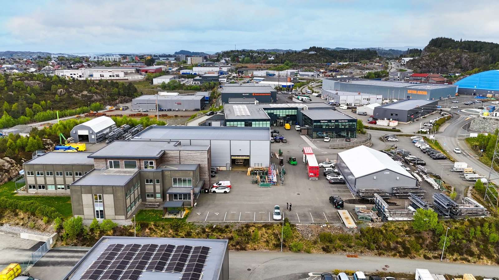 Kontoreiendommen ligger flott til i Straumeparken Galleribilde