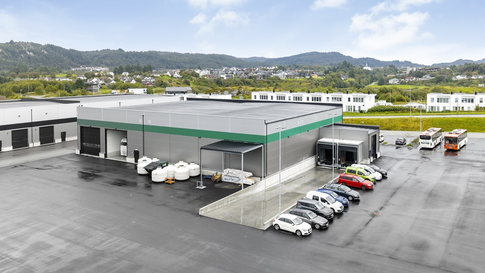 Lager i moderne logistikkbygg til leie Galleribilde