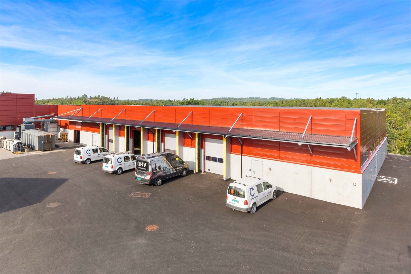 Eiendomsmegler Norge Næring har gleden av å presentere for salg et nylig oppført terminalbygg/lager med god leieinntekter. Galleribilde