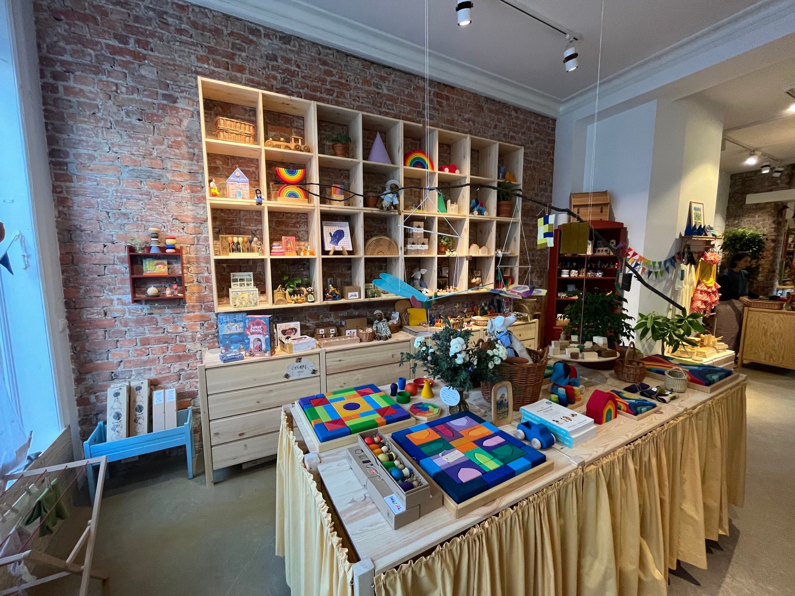 Naboen Små Spor Galleribilde