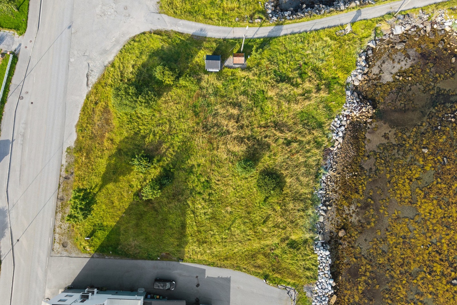 Tomten er målt til over 3 mål og er avsatt til sentrumsformål i kommuneplanen. Galleribilde