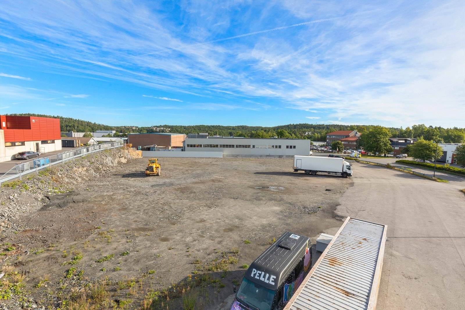 Det er inngått en oppsjonsavtale for hurtigladere på tomten. Galleribilde