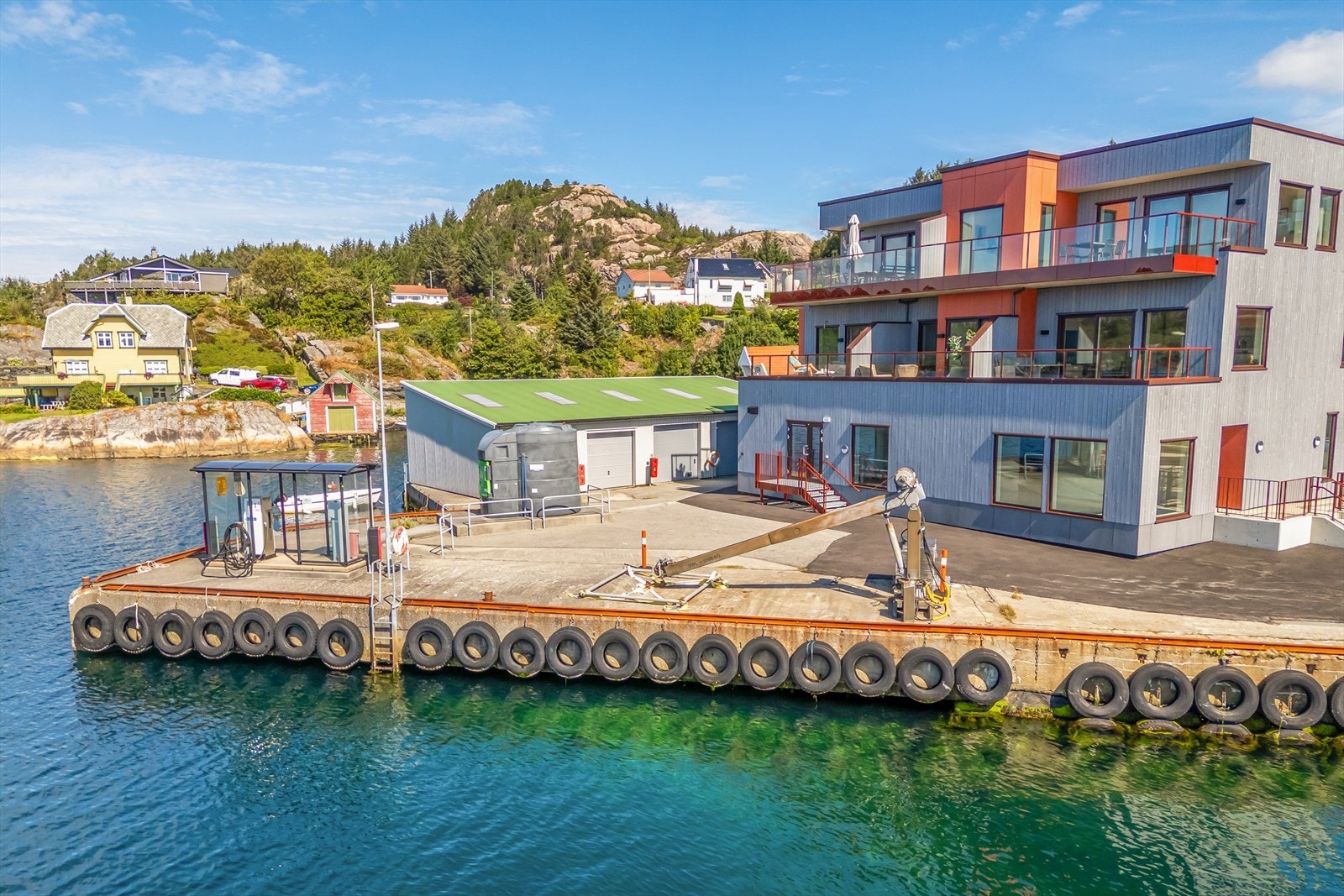 Bruksrett til å ha stående bunkersanlegg og kran Galleribilde