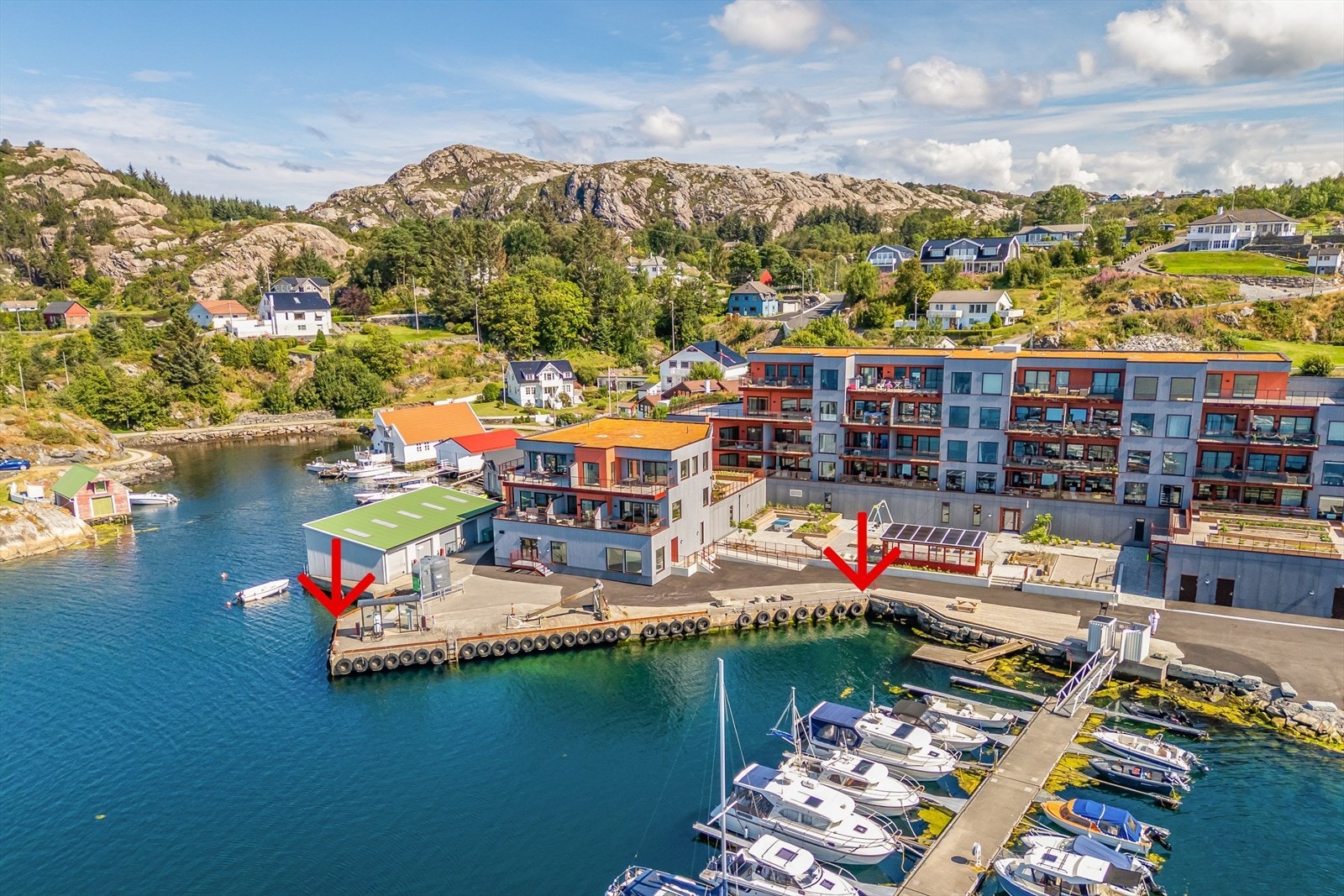 Et lokale med næringsseksjon, med eksklusive bruksrett til hele kaifronten mellom pilene. Galleribilde