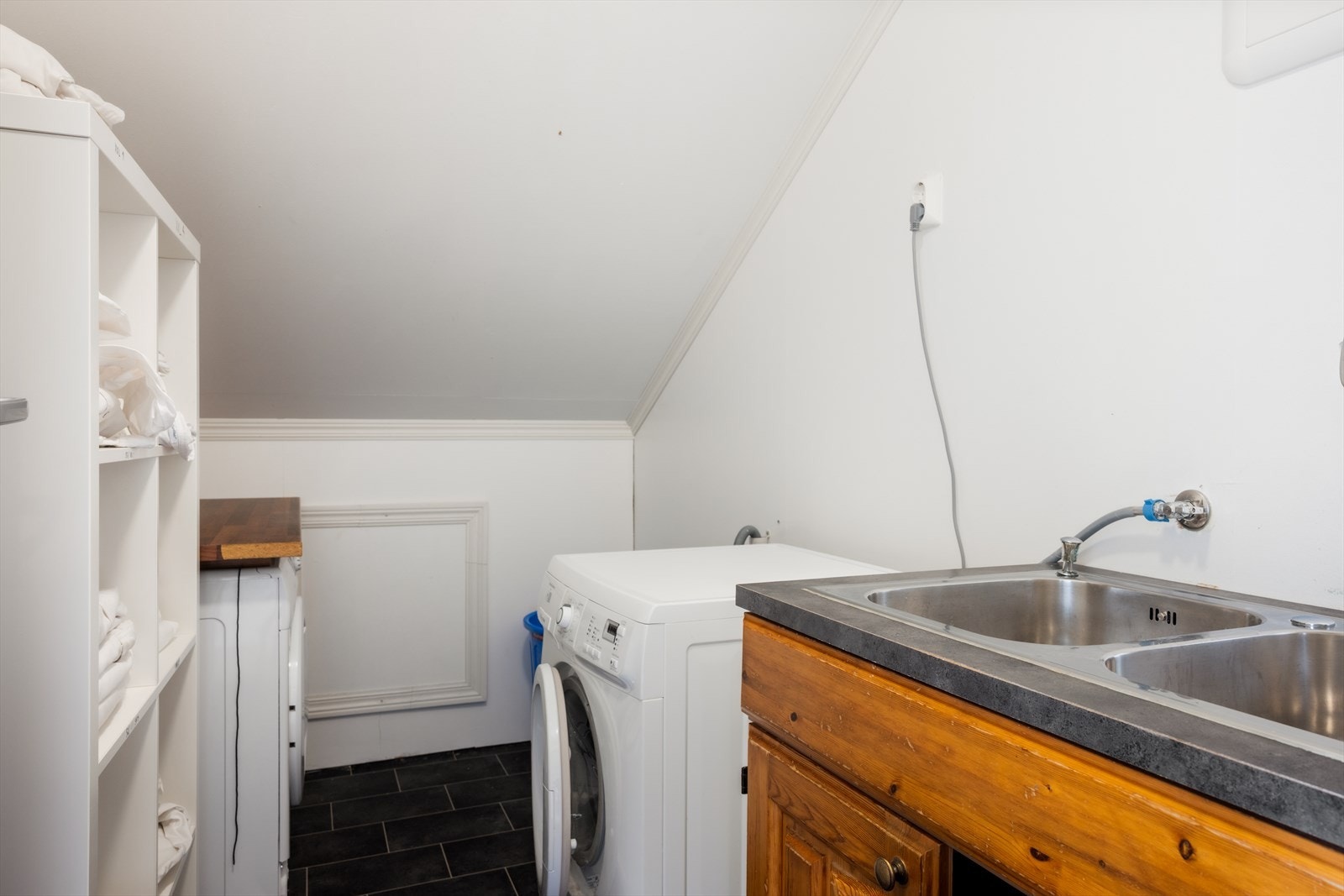 W | Vaskerom Galleribilde