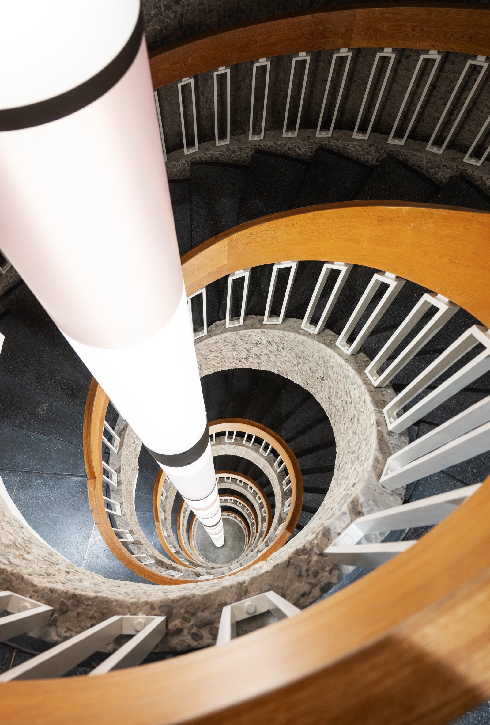 Spiraltrappen gjennom bygget er bevart slik den var. Galleribilde