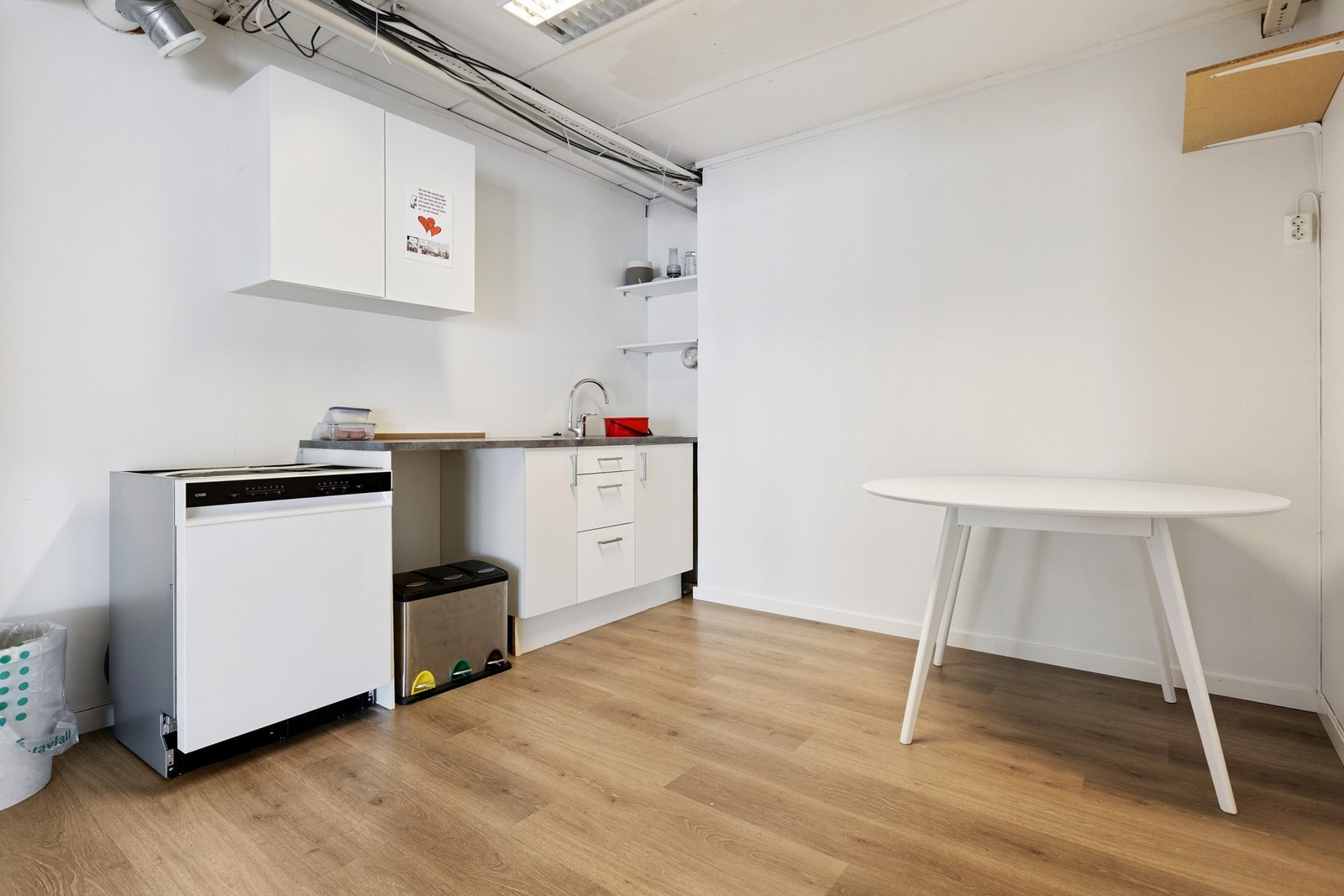 Kjøkken og 1 ets Galleribilde