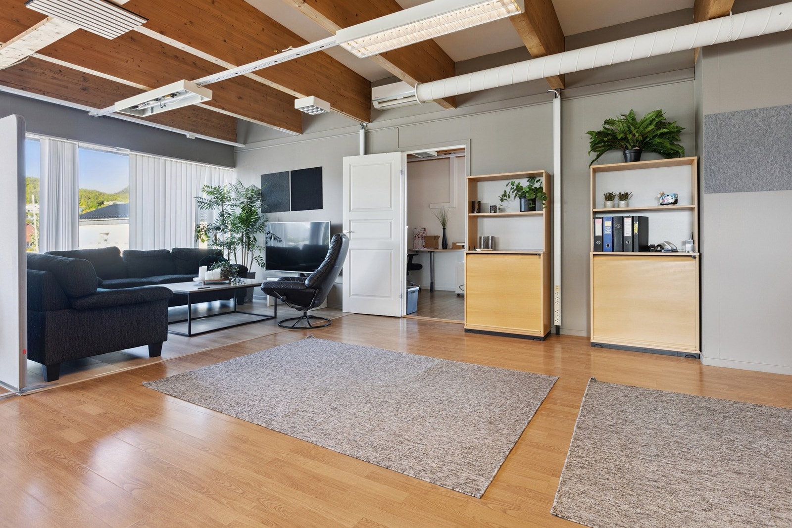 Kontor og 2 ets Galleribilde