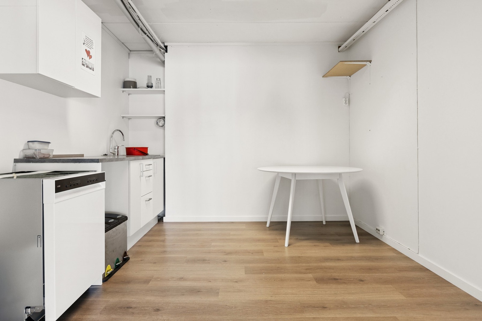 Kjøkken og 1 ets Galleribilde