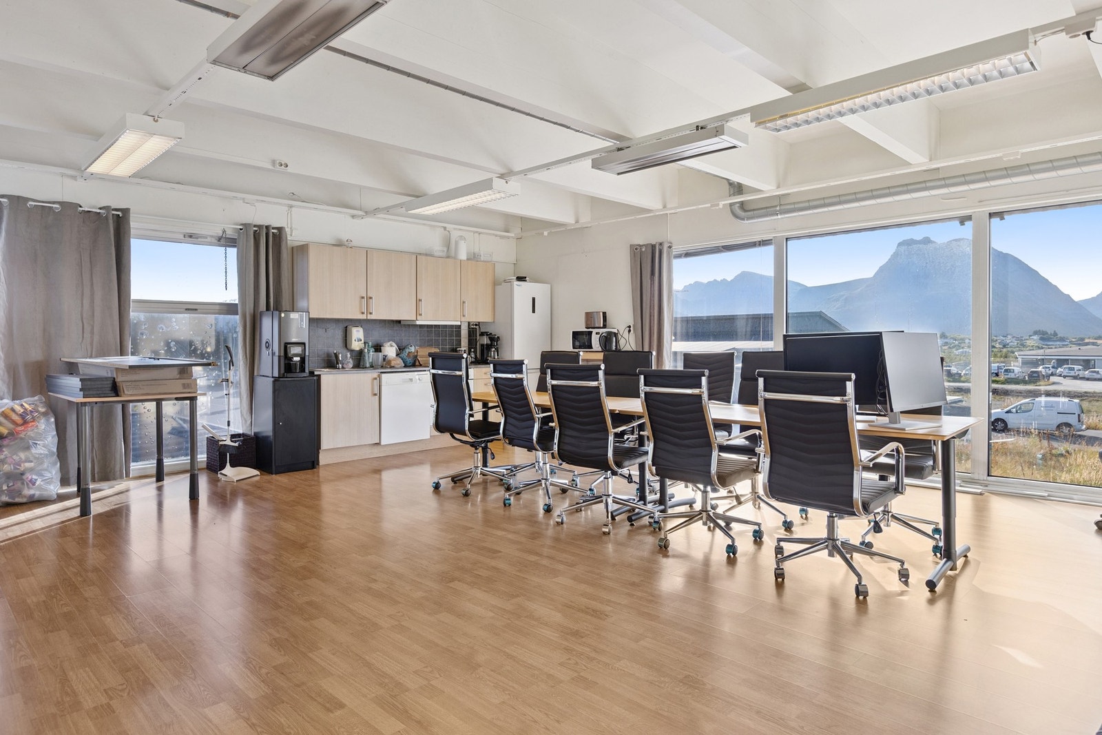 Kontor og 2 ets Galleribilde