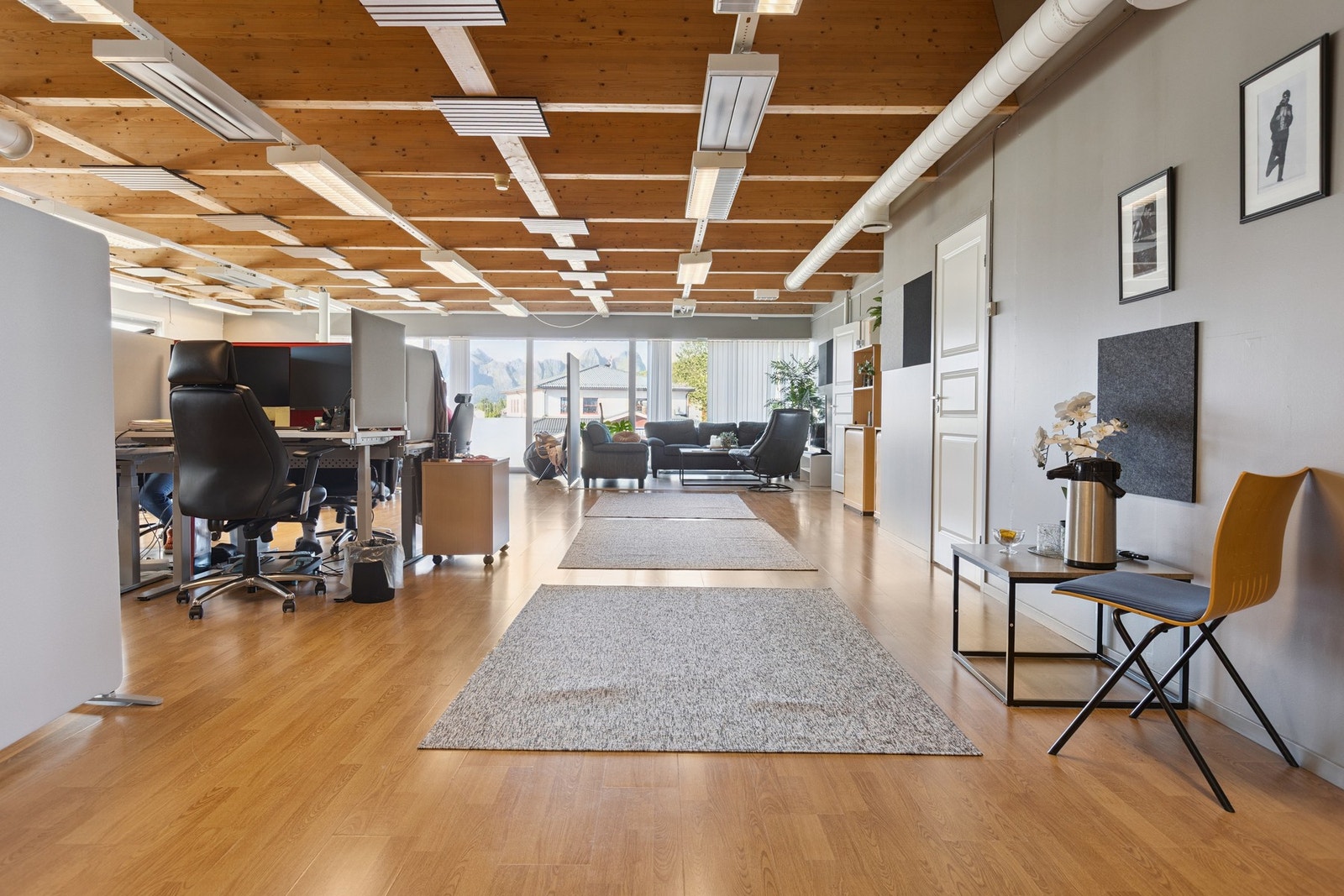 Kontor og 2 ets Galleribilde