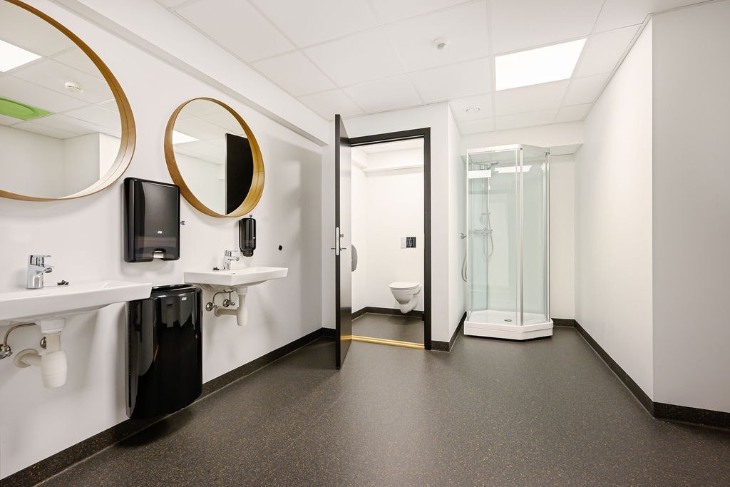 Gard. i nyrenovert kontor etasje Galleribilde