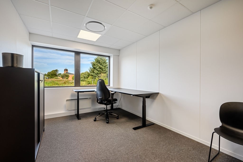 Kontor i nyrenovert kontor etasje Galleribilde