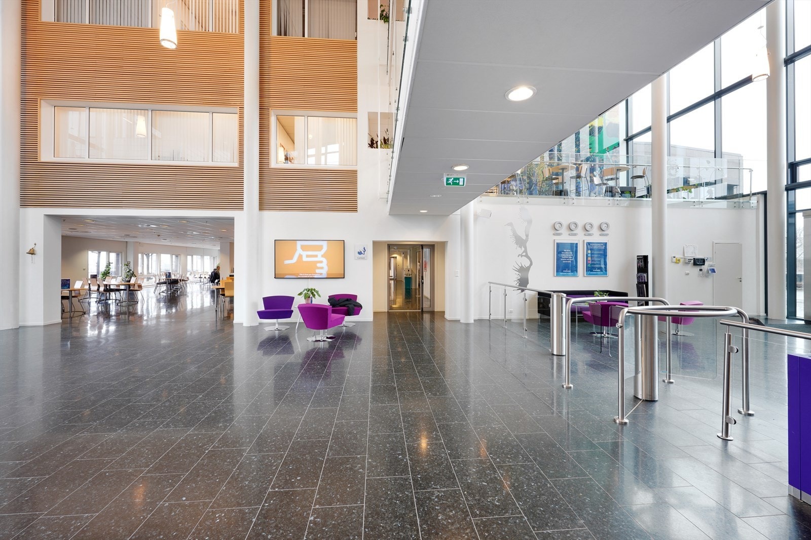 Tiltalende fellesareal med etablert adgangskontroll Galleribilde