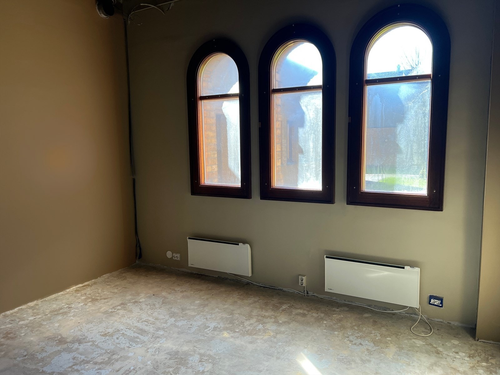 Møterom eller stort cellekontor i tilknytning til banksalen, 1. etg. Pågår renovering. Galleribilde