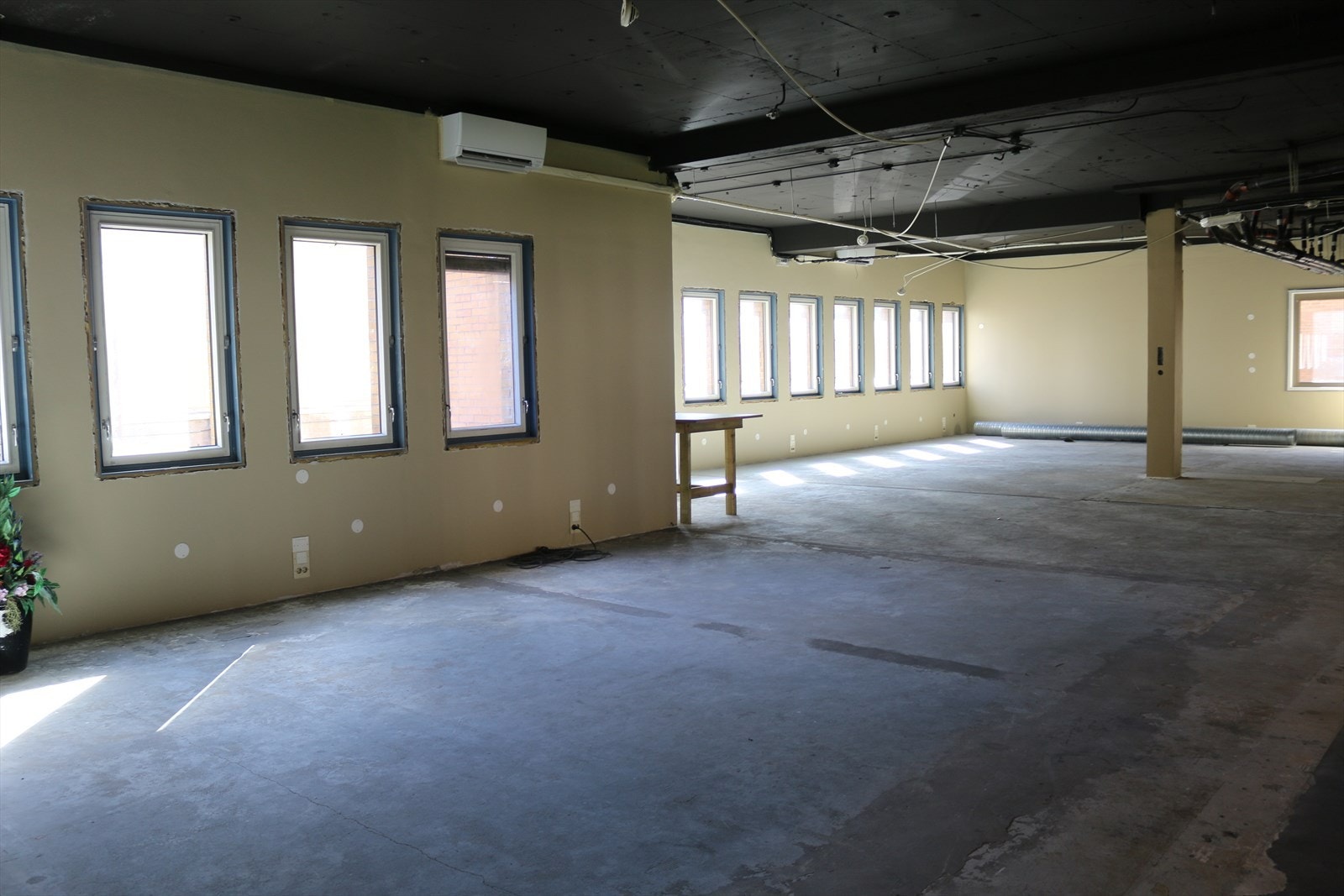 Areal 1- første etasje. Pågår renovering. Galleribilde