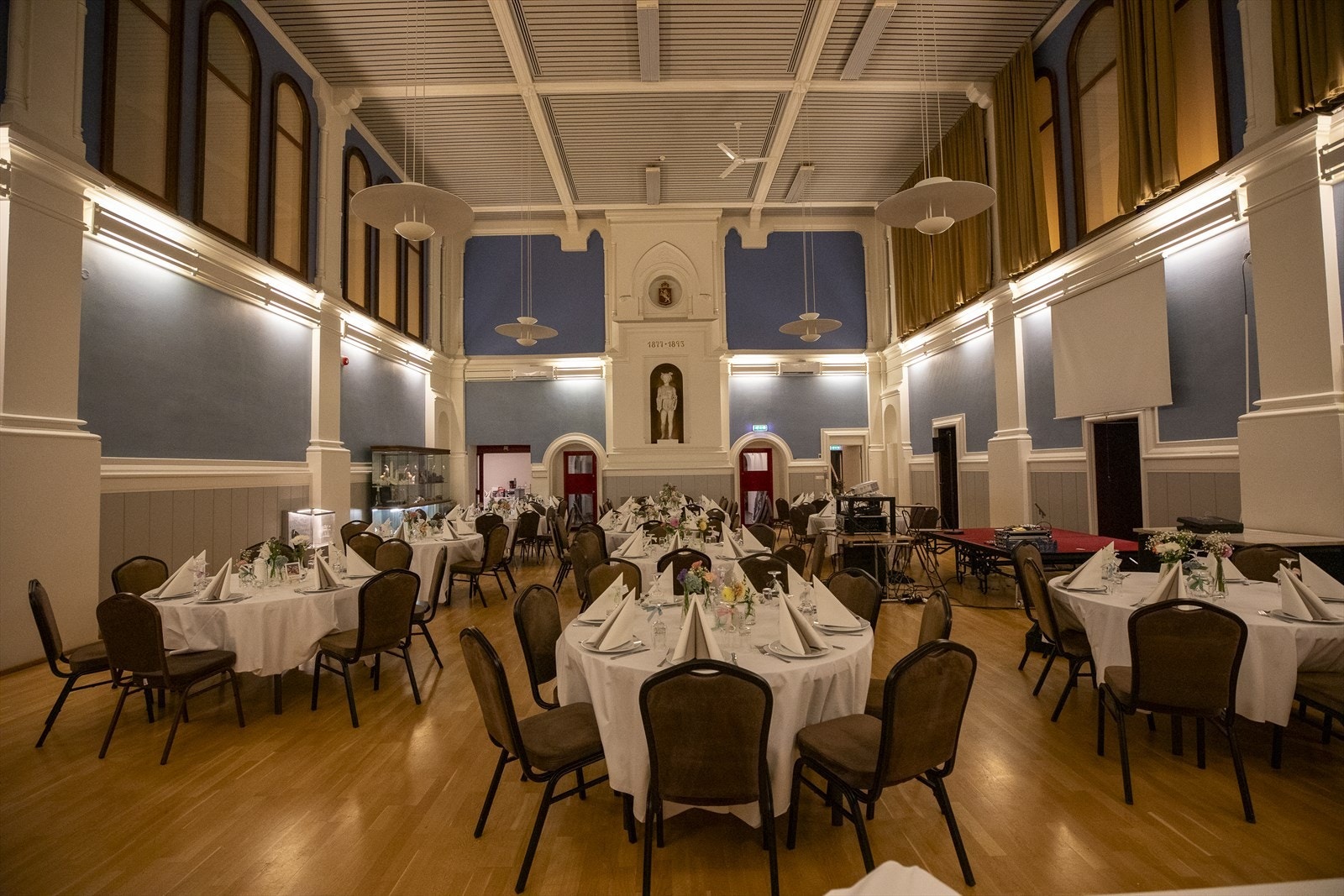 Banksalen - her fra et bryllup. Galleribilde