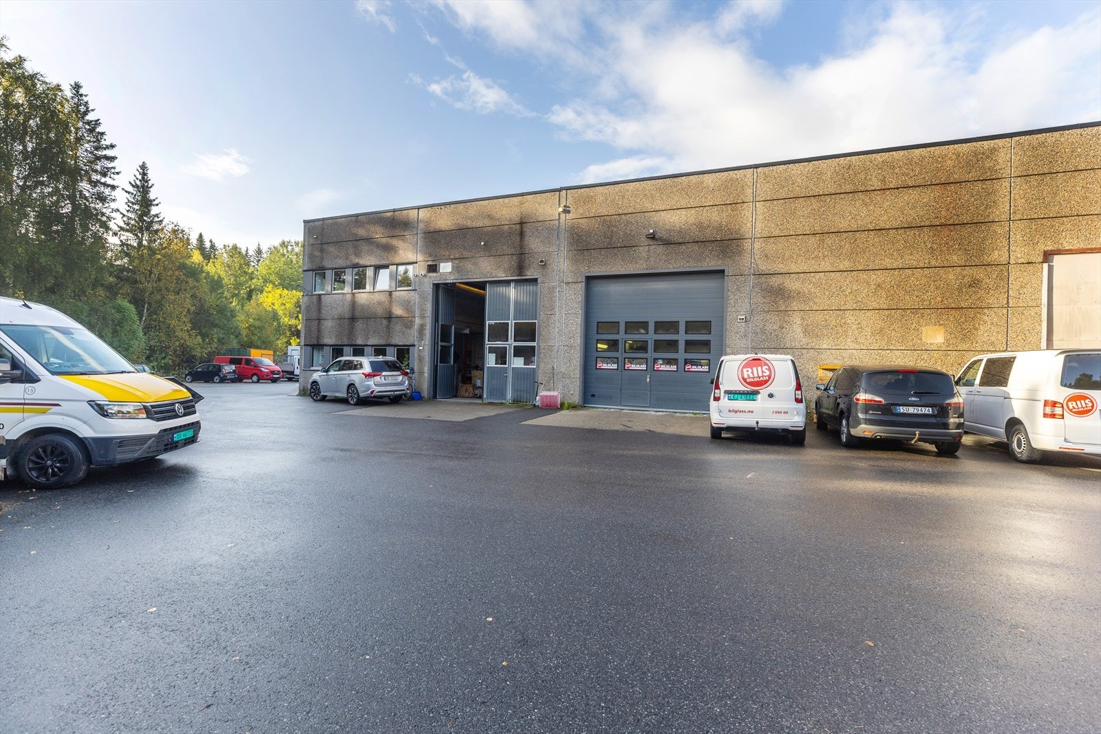 Nyere kjøreport. Gode adkomstforhold for store kjøretøy. Galleribilde