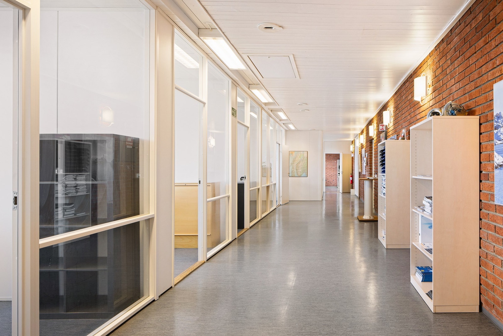 Kontorfellesskap med cellekontor Galleribilde